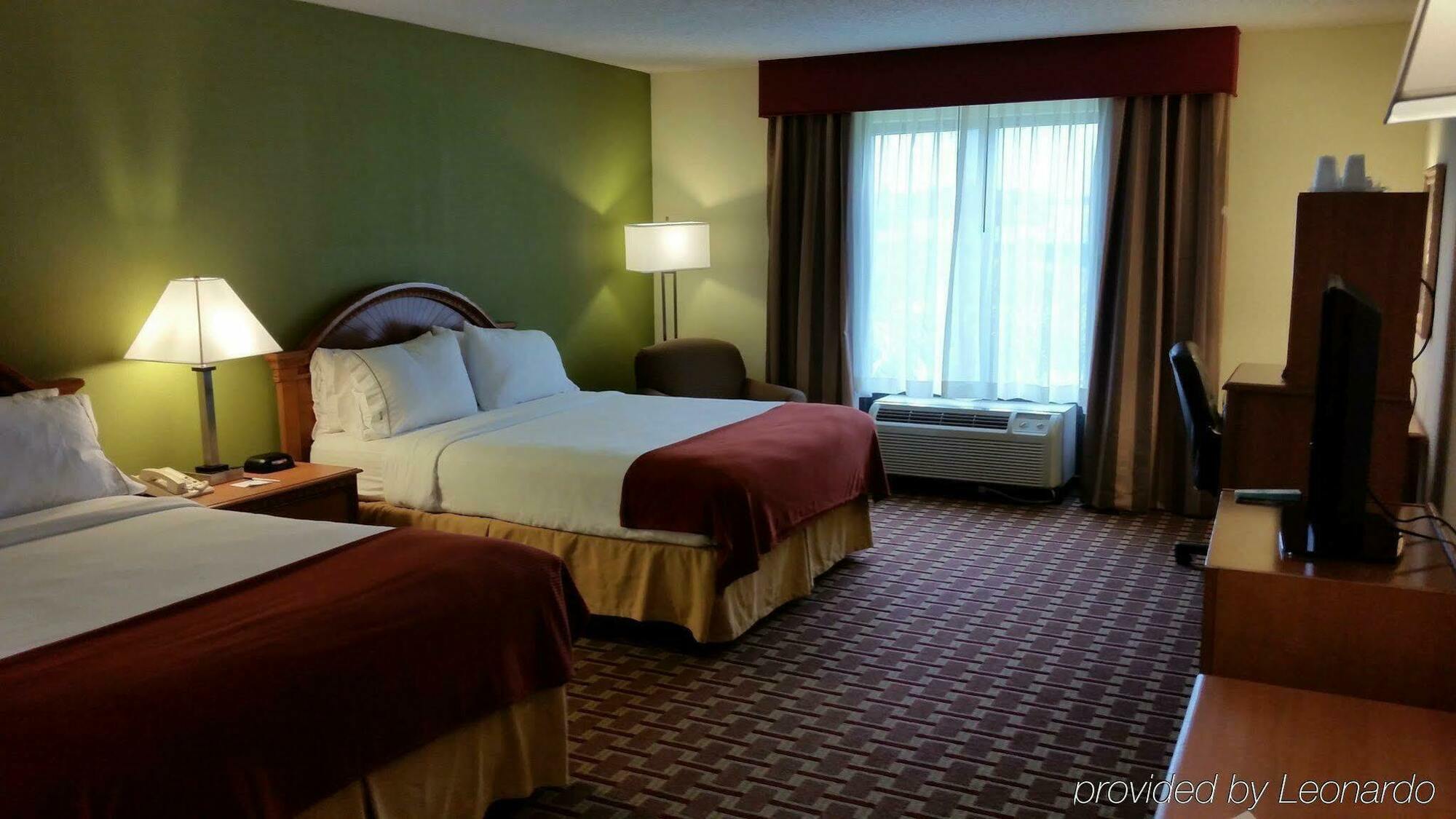 Hotel Express & Tampa-anderson Road-veterans Exp By Ihg West Chase