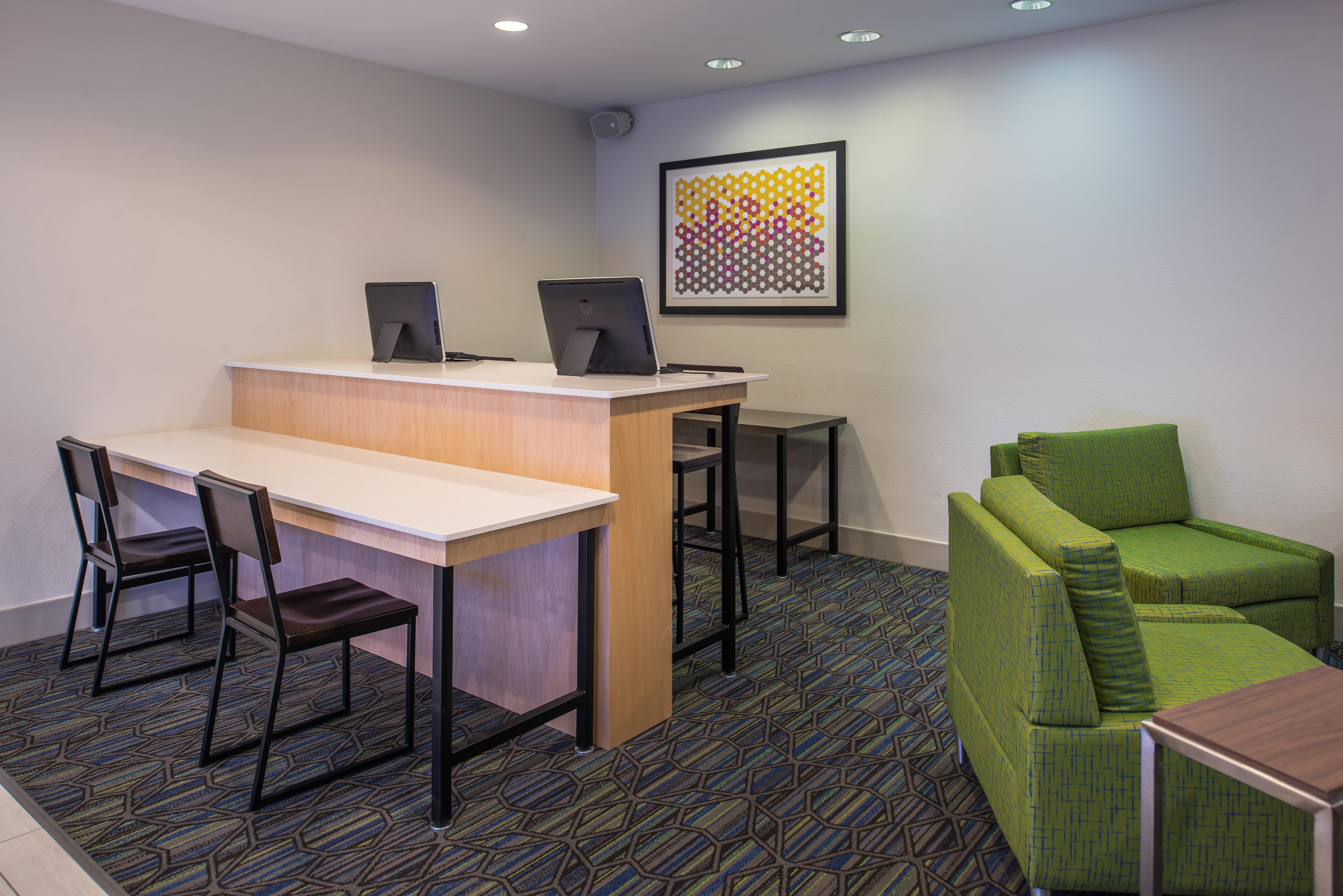 Hotel Express & Tampa-anderson Road-veterans Exp By Ihg 2*